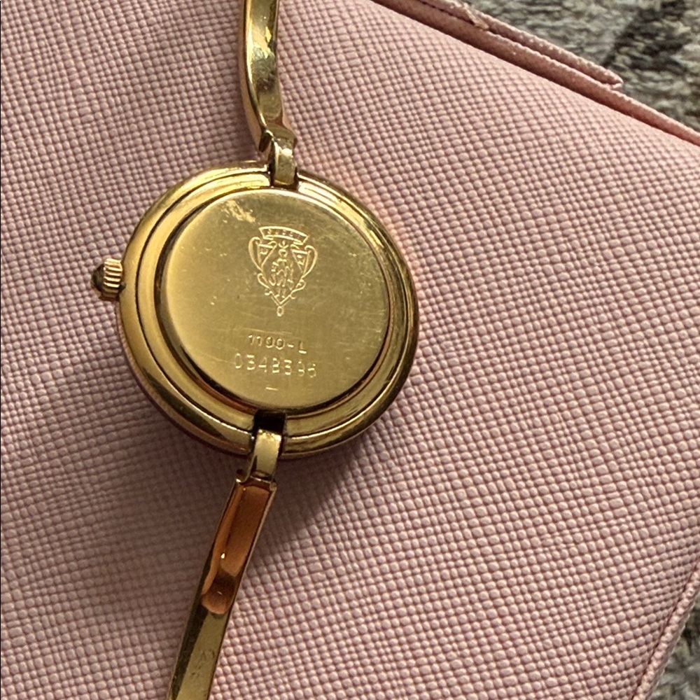 GUCCI bangle watch with set of bezels🧡🤍💙❤️ - Picture 7 of 7